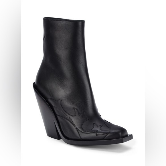 Burberry Square-Toe Leather Black Star Booties size 40 - Picture 1 of 13